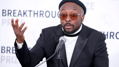 Will.i.am Accuses Qantas Airline Flight Attendant Of Racism