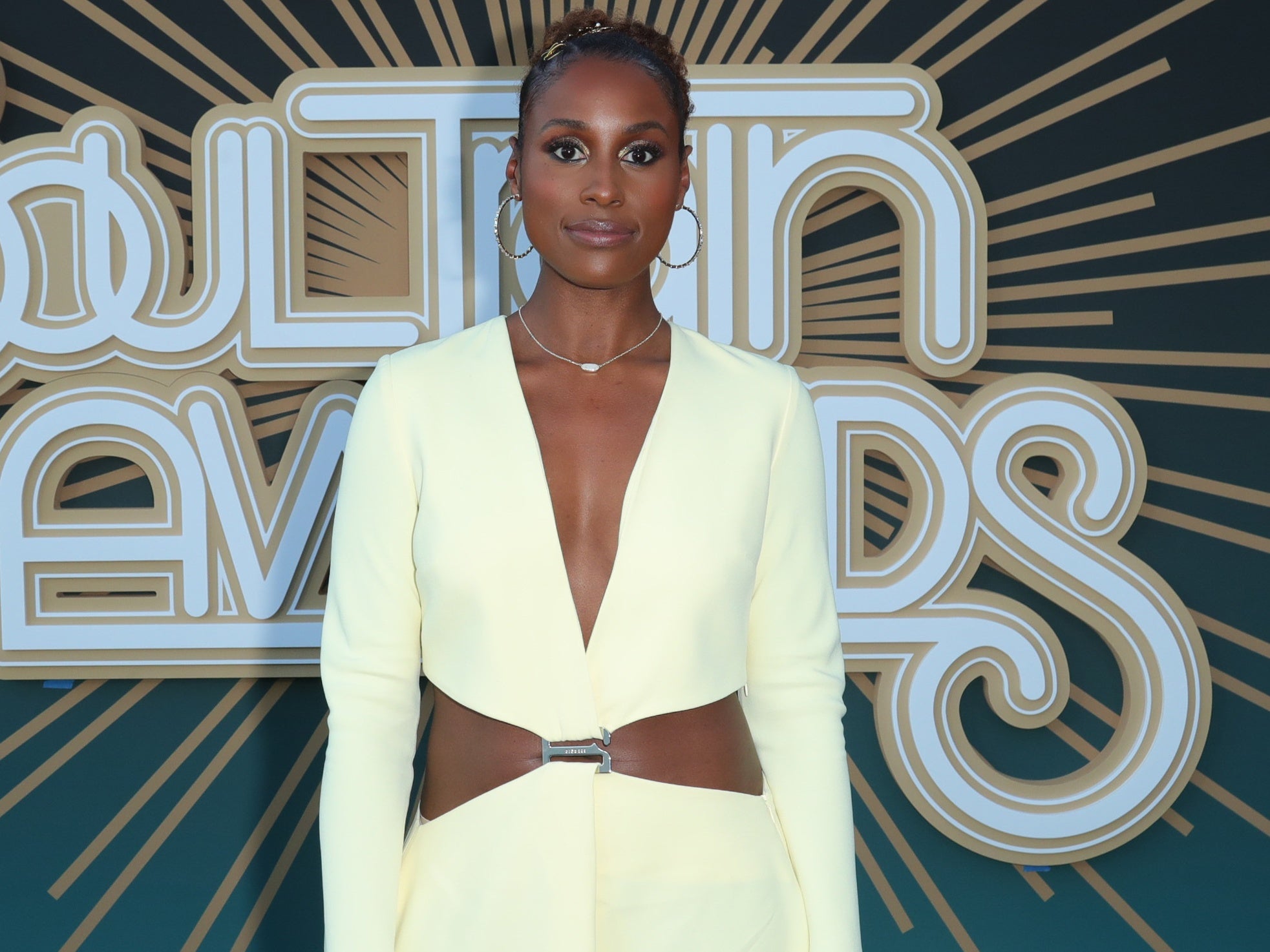 Issa Rae Pays Homage To This 90s Trend
