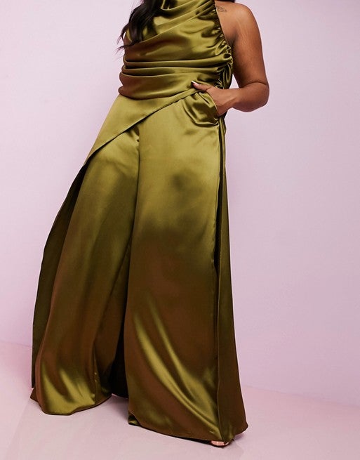 Celebrate Your Dramatic Ways With These Attention-Grabbing Pants!