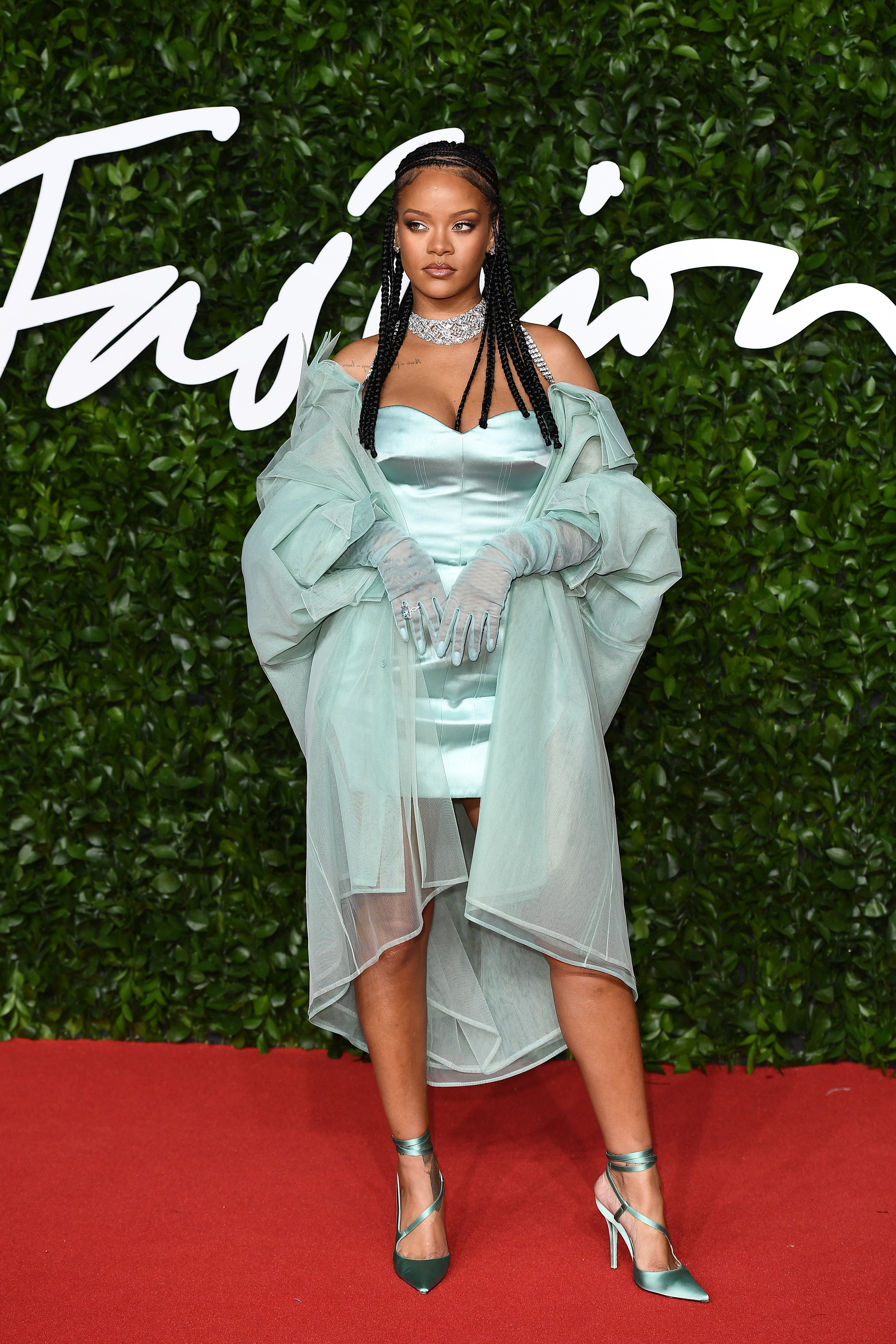 The Best Red-Carpet Looks At The 2019 Fashion Awards