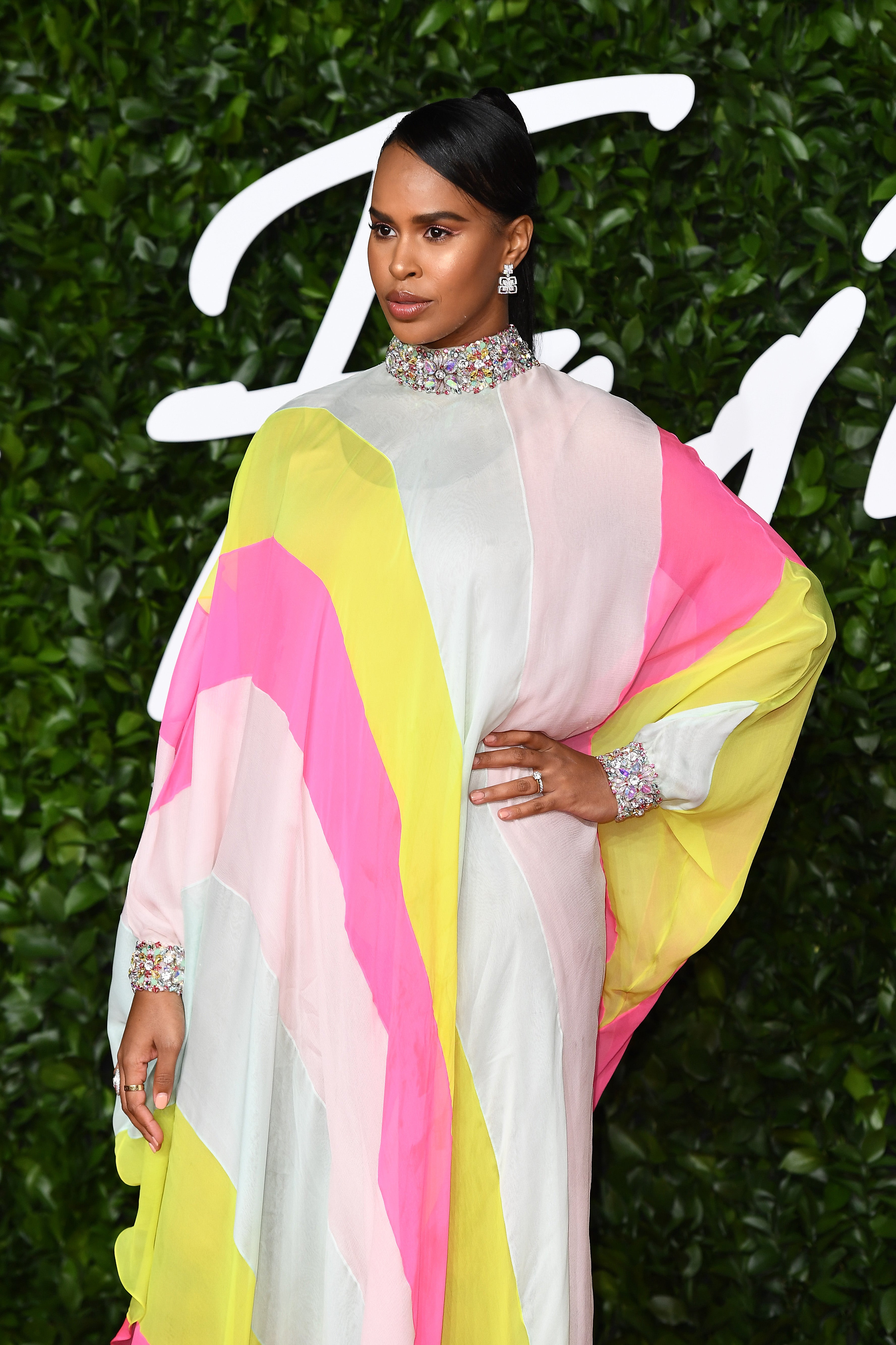 The Best Red-Carpet Looks At The 2019 Fashion Awards
