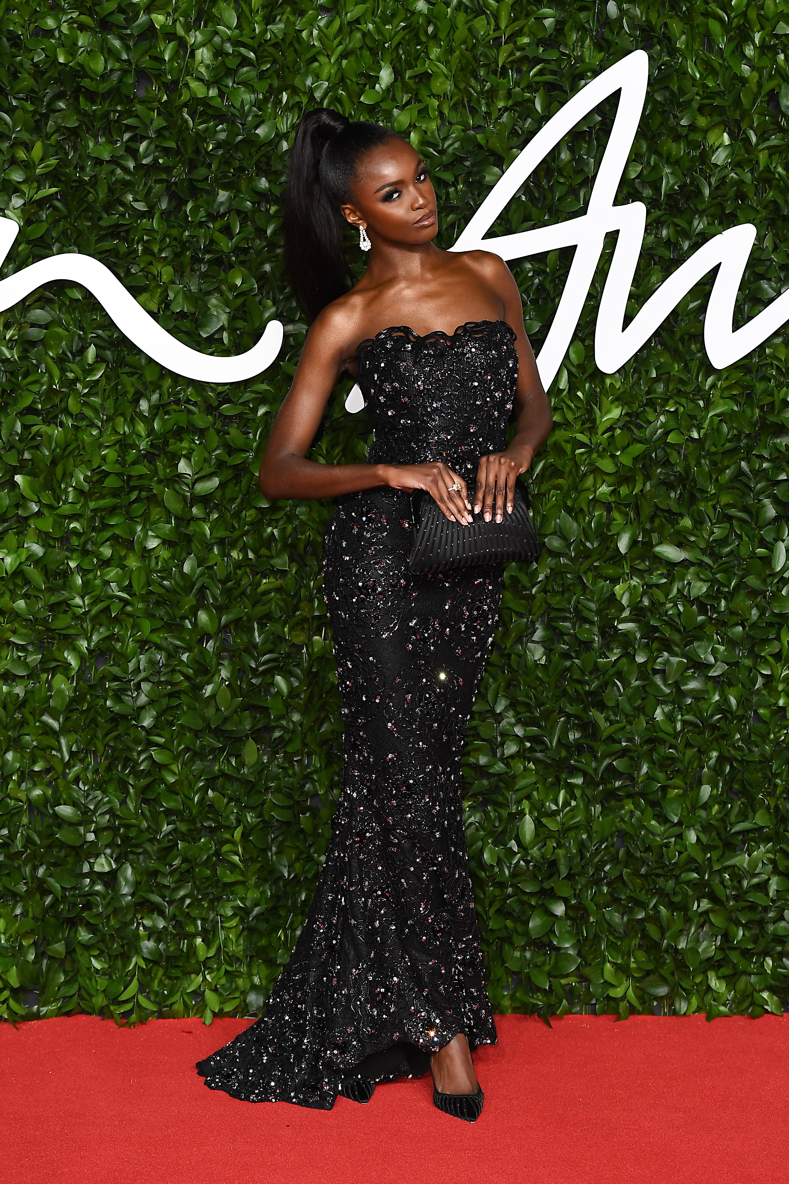 The Best Red-Carpet Looks At The 2019 Fashion Awards