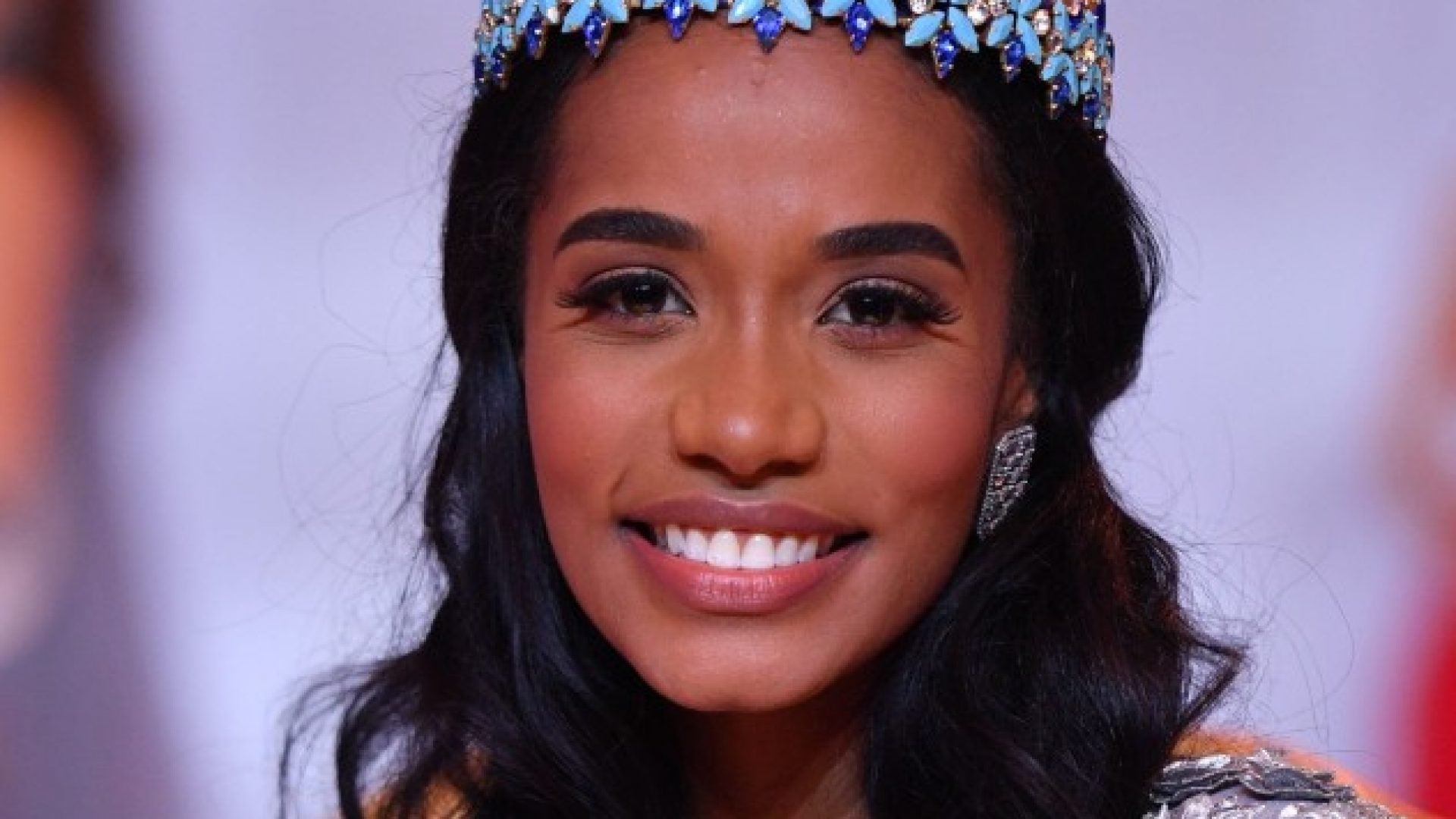 12 Times Miss World Winner Toni-Ann Singh Stunned With Just Lipstick And Curls