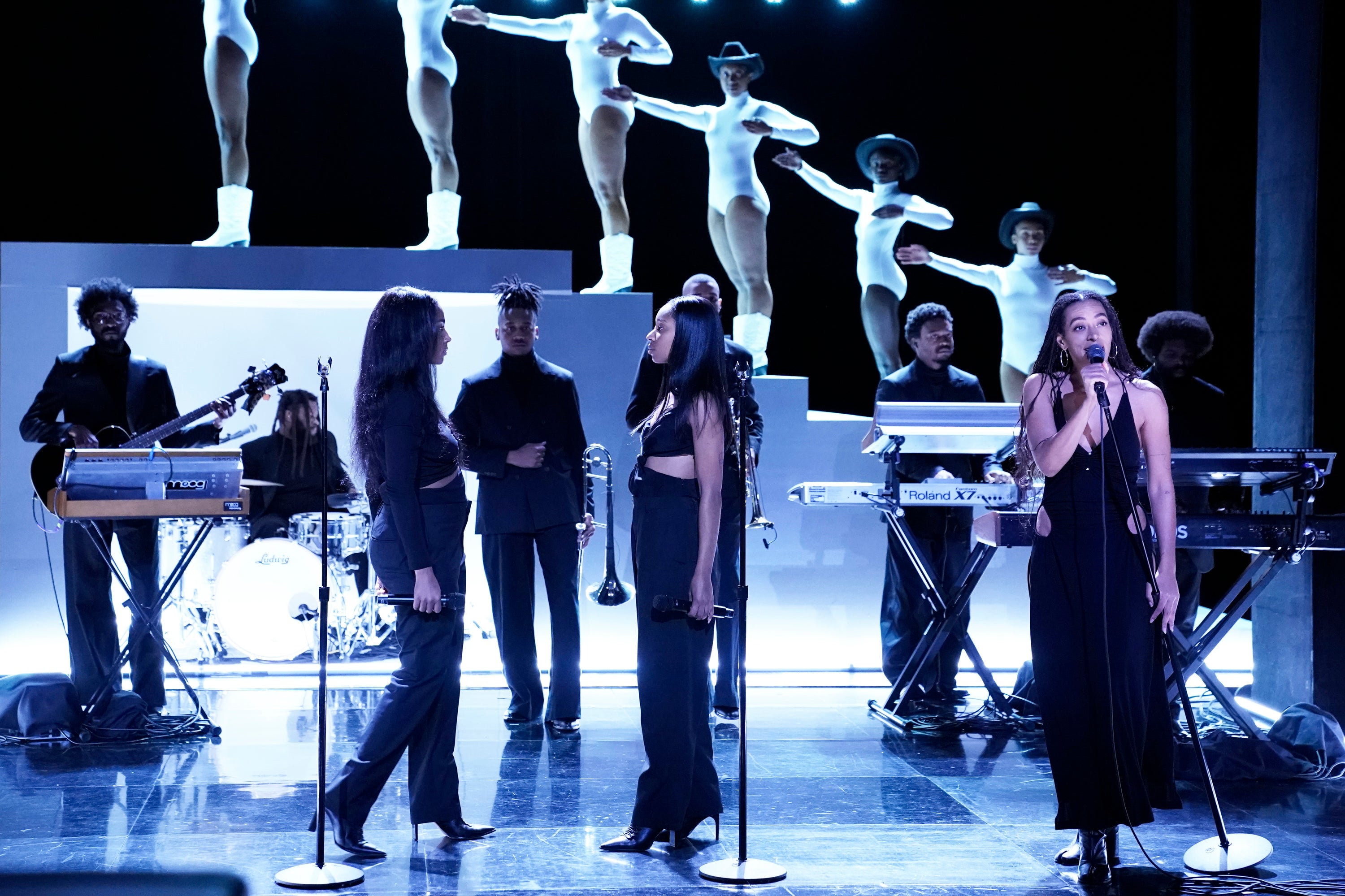 Solange Stuns In 9-Minute 'When I Get Home' Performance On 'Jimmy Fallon'