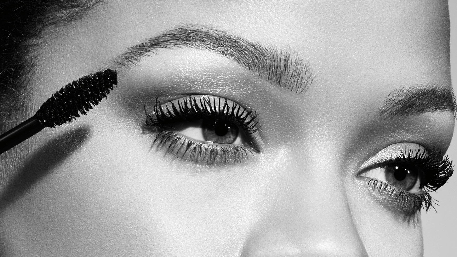 Rihanna Just Revealed The Secret To Longer Looking Lashes