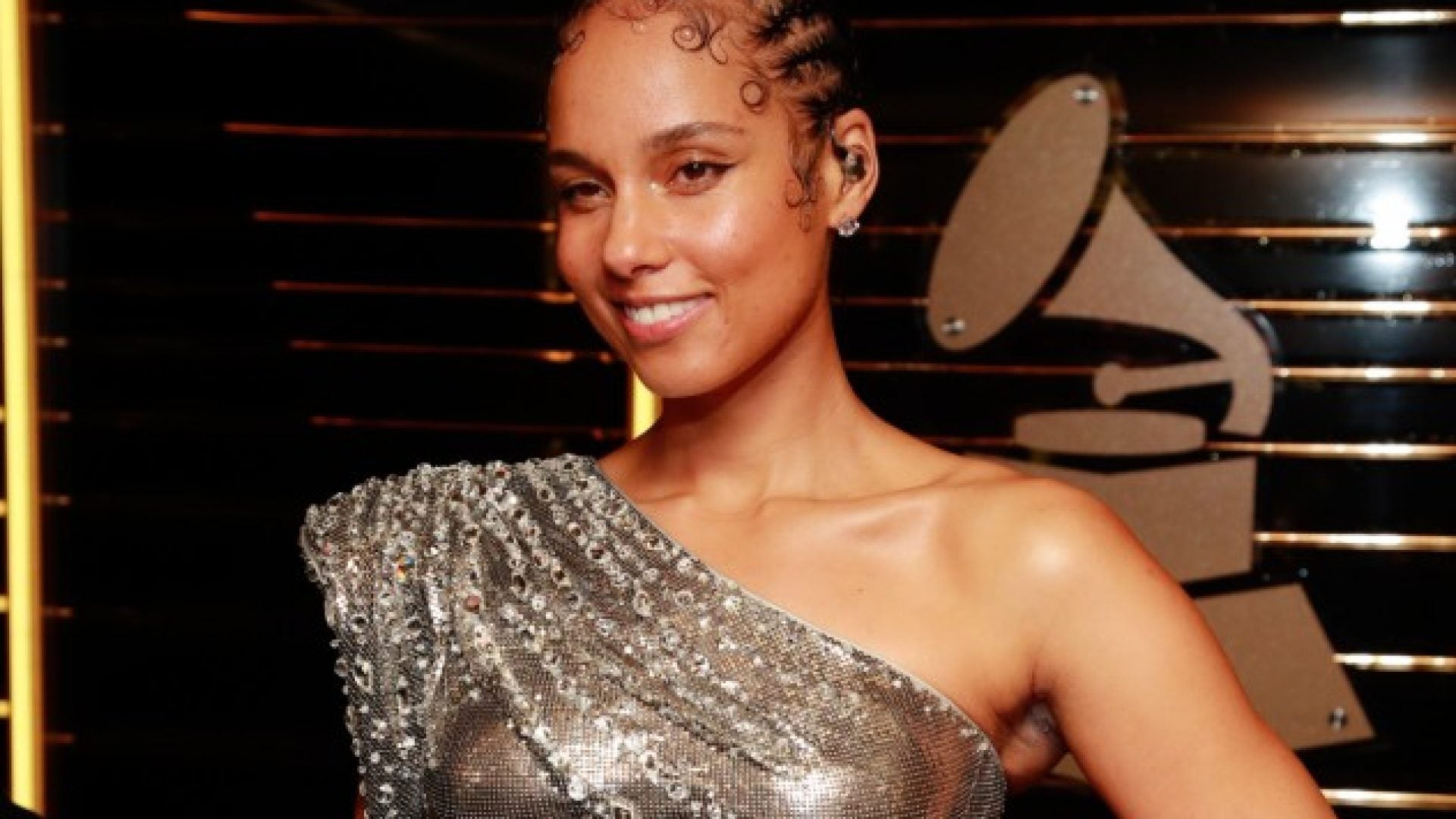 Alicia Keys Laid Her Edges With This $7 Product For The Grammys