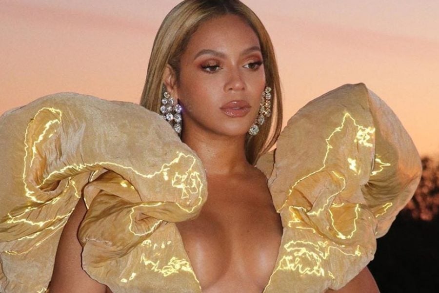 Here's The Outfit Details On Beyonce's Golden Globes Look.