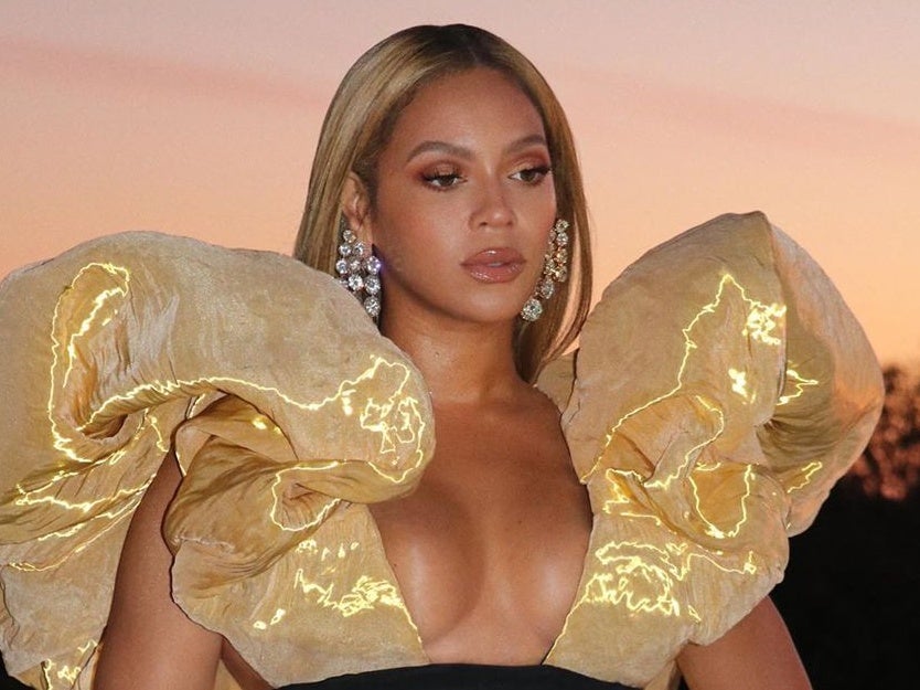 Here's Everything You Need To Know About Beyonce's Golden Globes Look