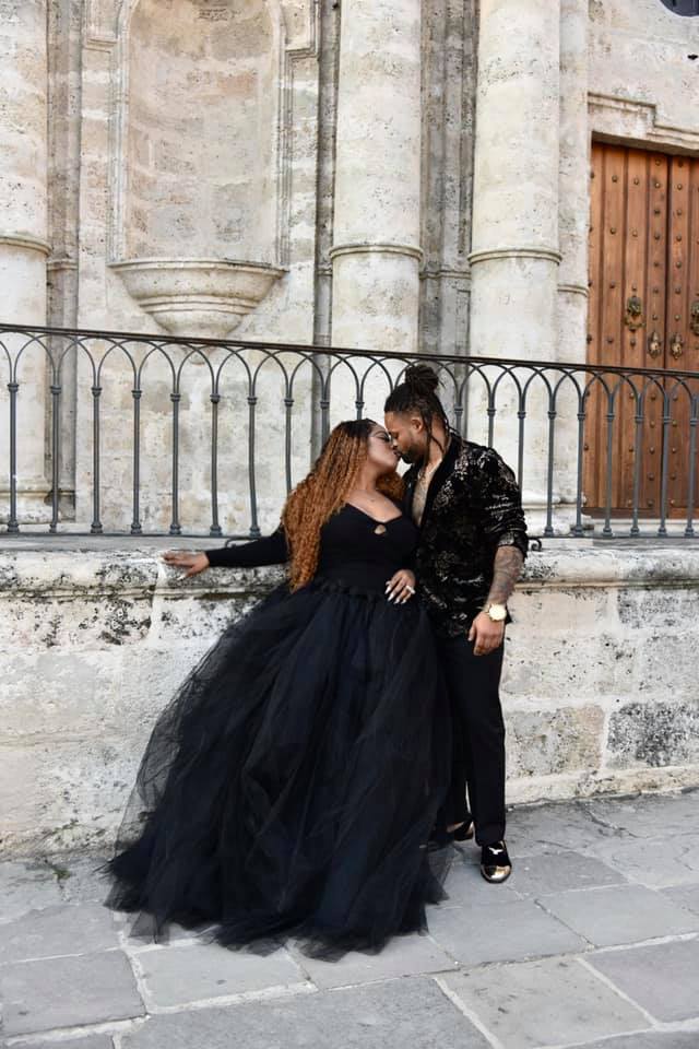 52 Couples Who Sealed Their Love With A Kiss Around The World
