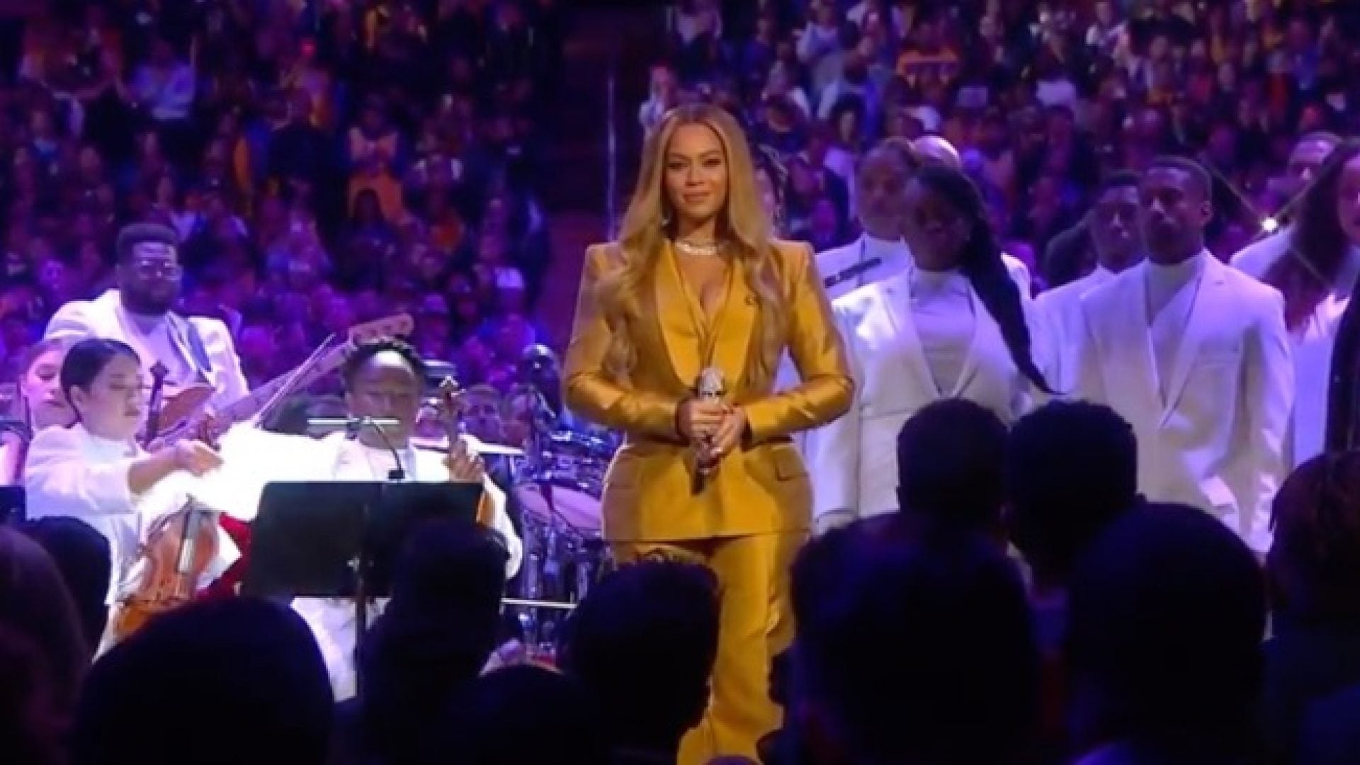 Beyoncé Opens Kobe Bryant and Gianna's Memorial Service With All-White Tribute