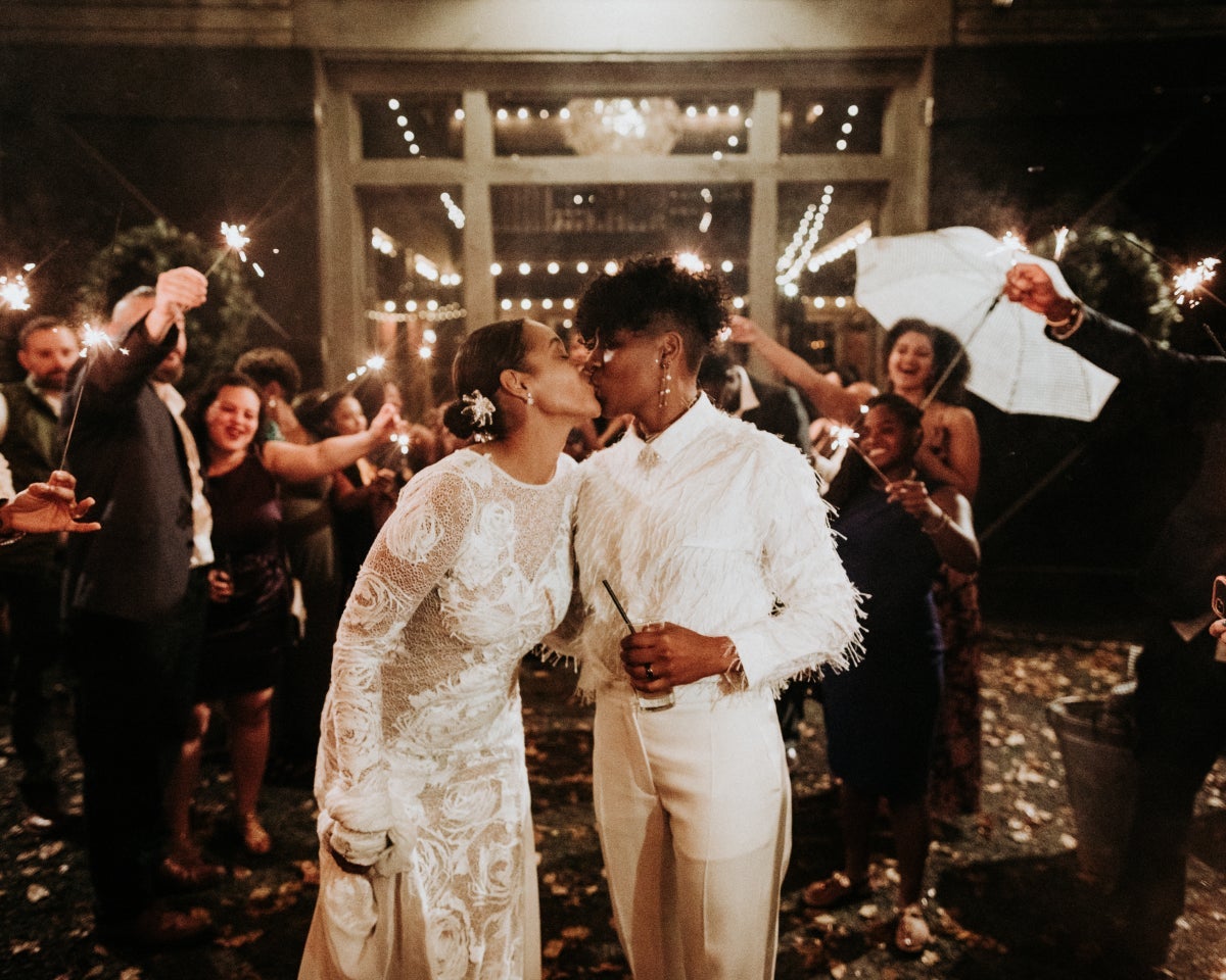 Bridal Bliss: 15 Sweet Kisses That Will Instantly Make You Believe In Love