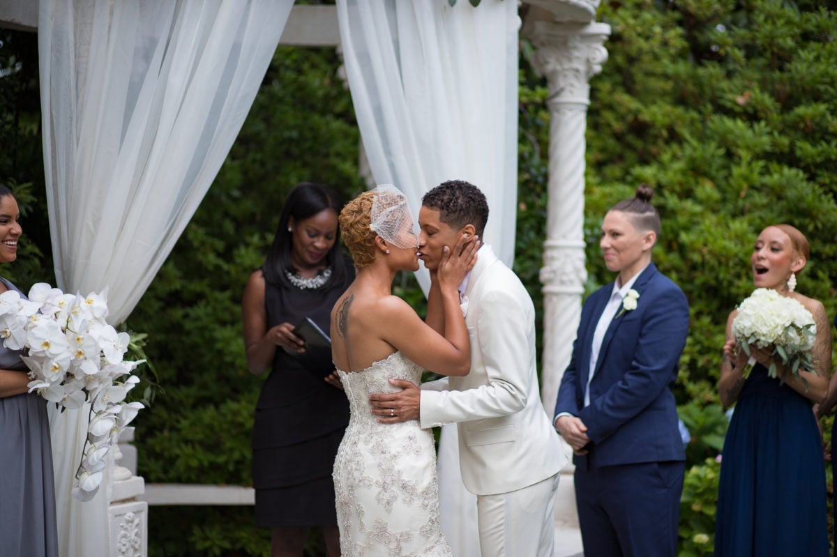 Bridal Bliss: 15 Sweet Kisses That Will Instantly Make You Believe In Love