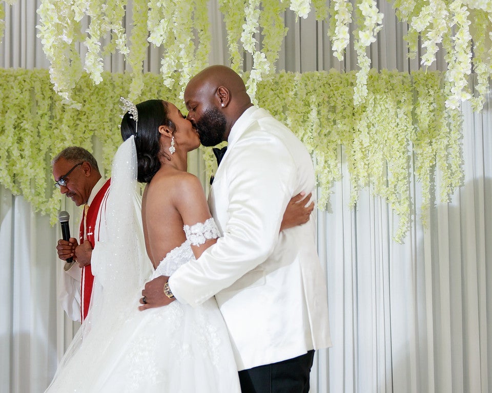 Bridal Bliss: 15 Sweet Kisses That Will Instantly Make You Believe In Love