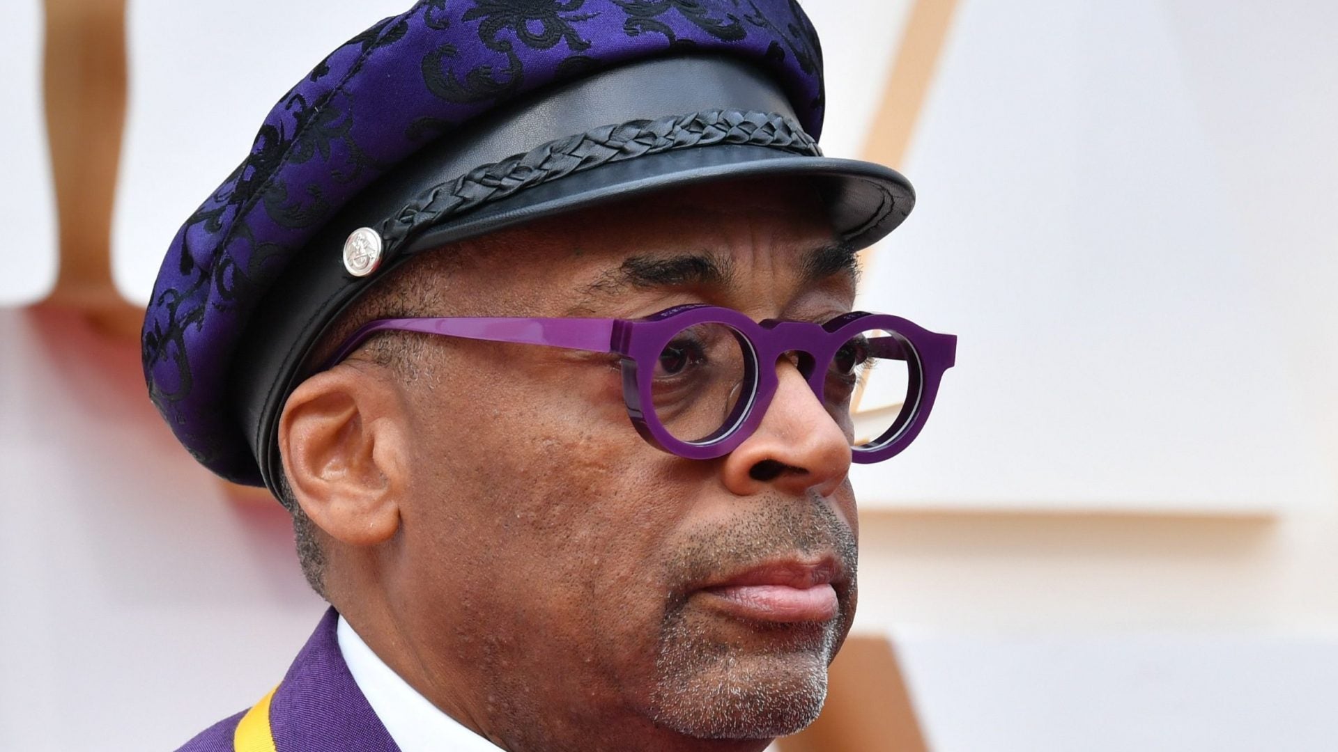 Spike Lee Pays Tribute To Kobe Bryant On Oscars Red Carpet