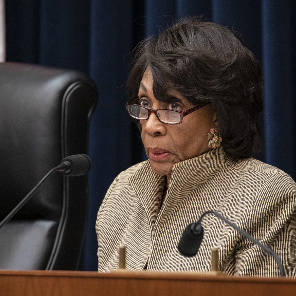 Maxine Waters Lays Into AG Barr, Calls Him 'Lap Dog' For Trump