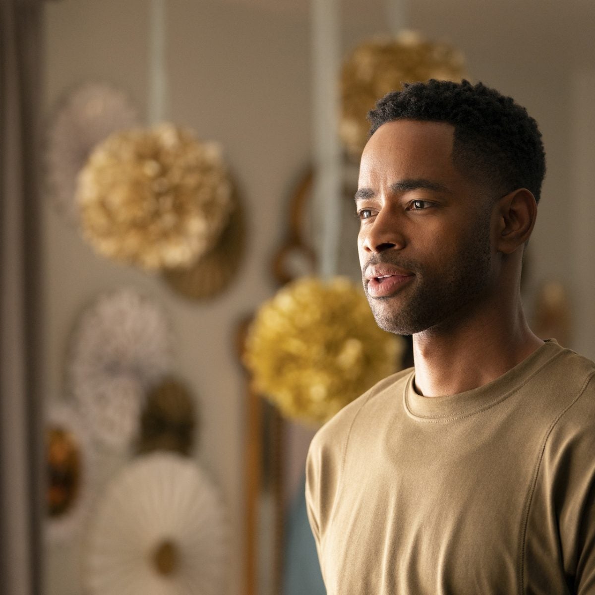 'Insecure' Star Jay Ellis Calls Lawrence Sliding Into Issa's DMs 'The Worst' Decision Ever