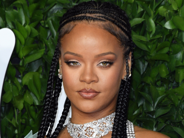 Watch Rihanna Create The Perfect 'No Makeup' Makeup Look