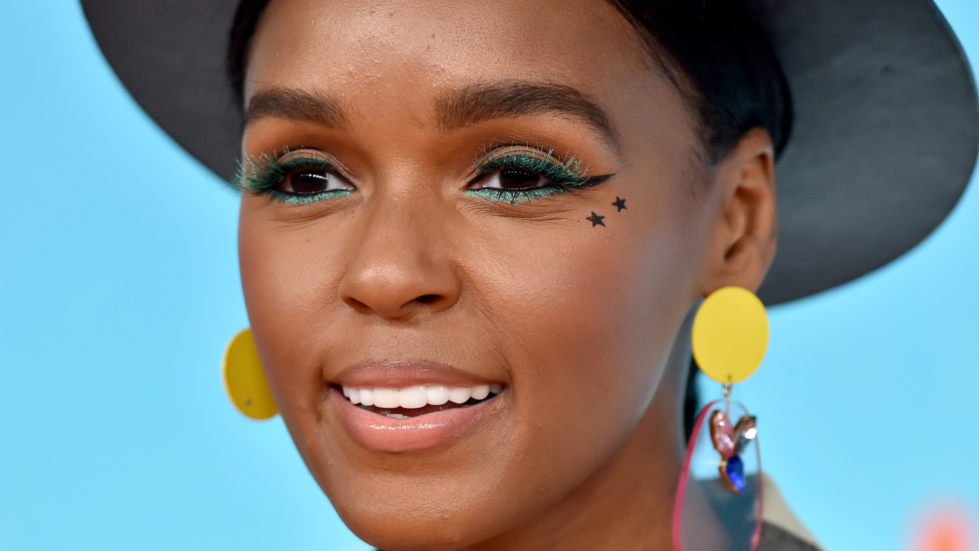 20 Pretty Eye Makeup Looks Rock With Face Mask |