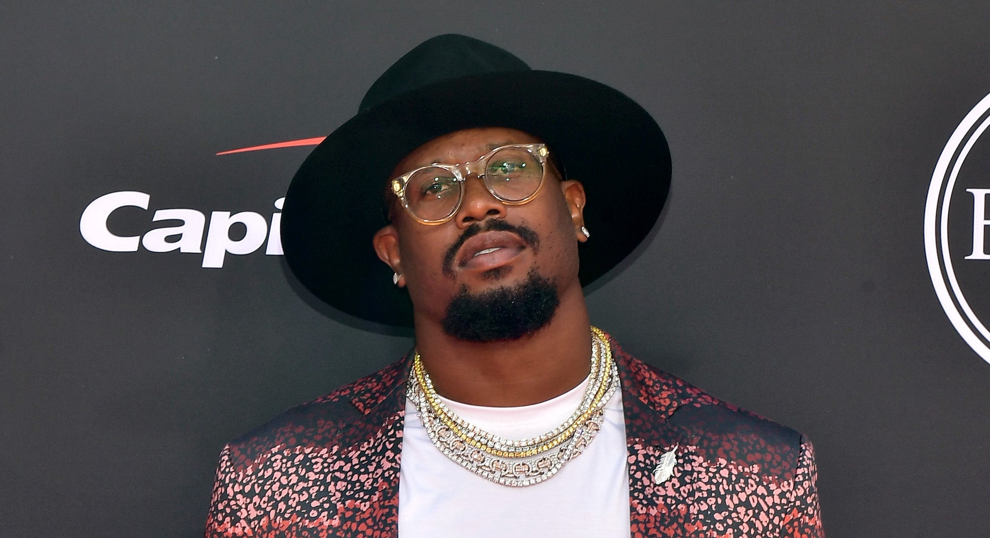 NFL Star Von Miller Details 'Frightening' COVID-19 Diagnosis: Dying Did 'Cross My Mind'