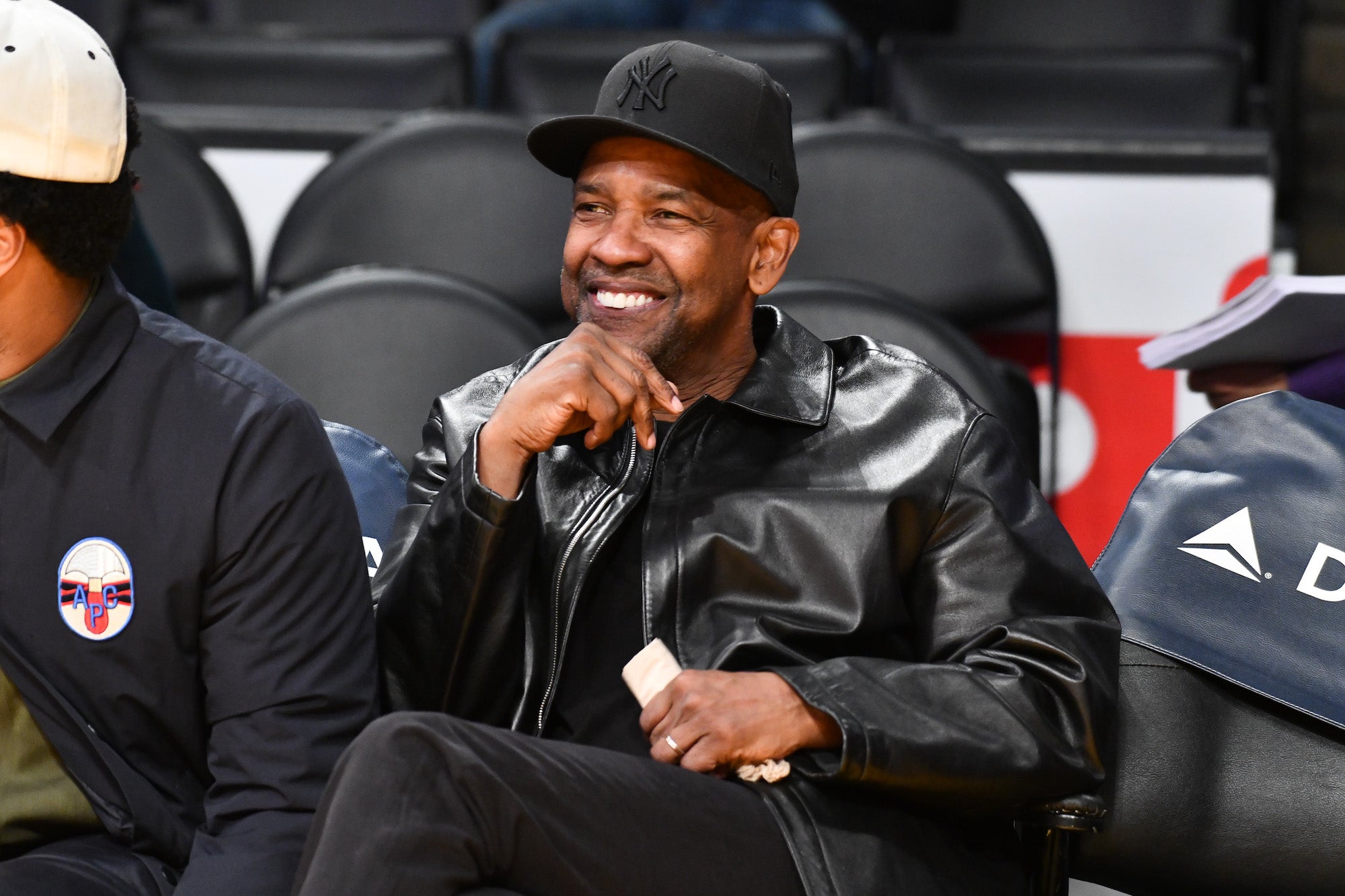 Denzel Washington Helps Homeless Man Walking In Los Angeles Traffic