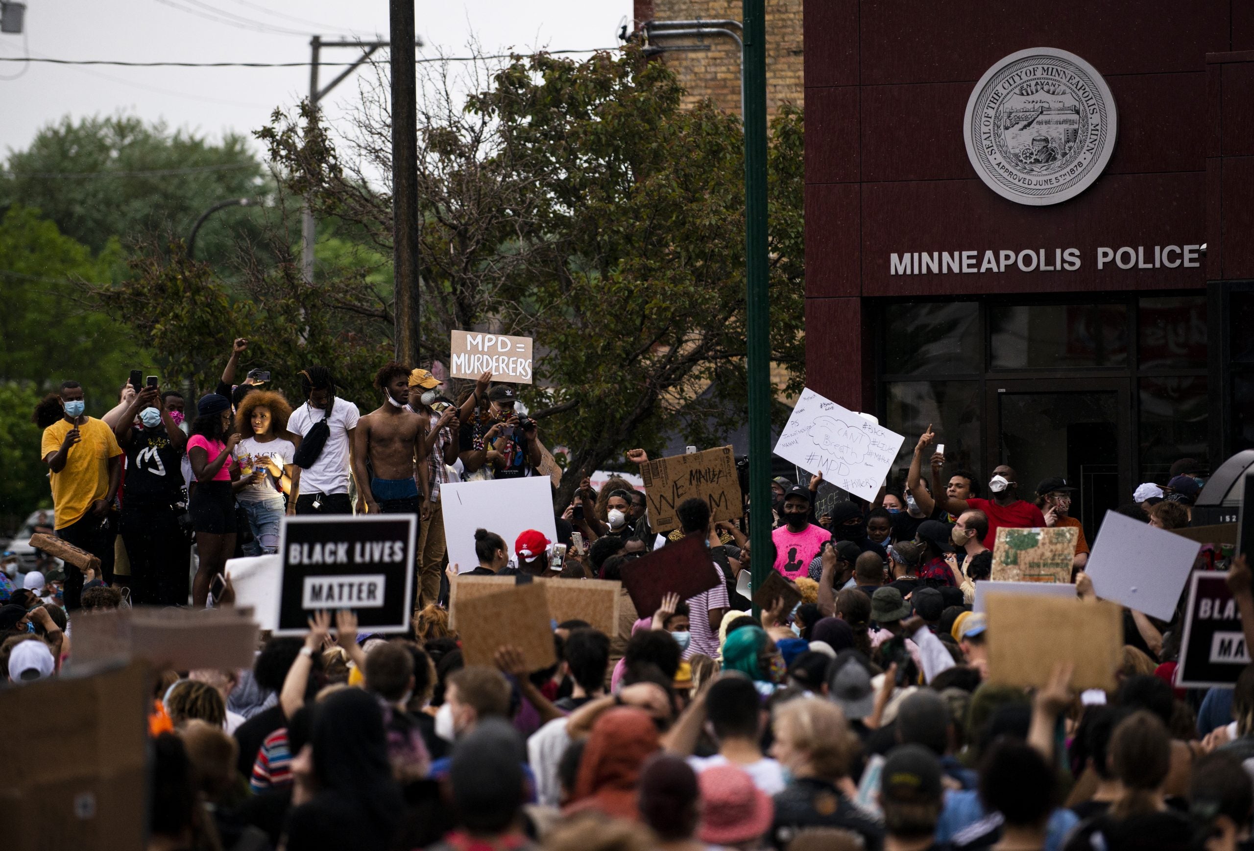 George Floyd's Family Wants Cops Involved In Death To Be Charged With Murder