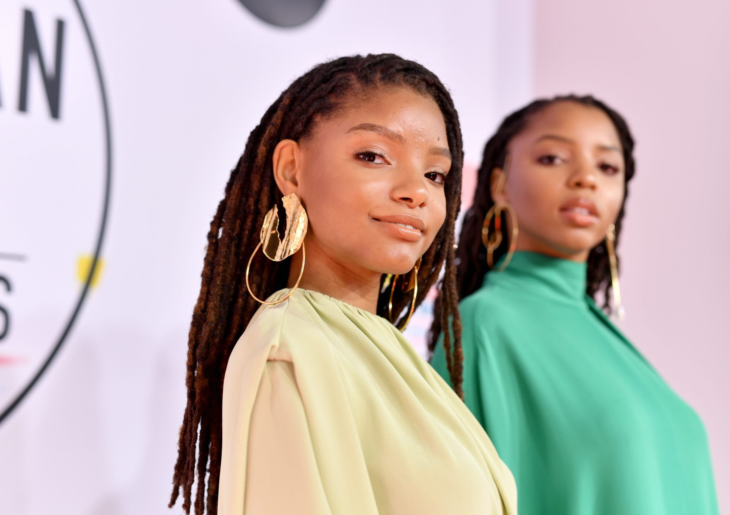 Chloe & Halle On Their Partnership With Neutrogena And Being Without A Manicure In Quarantine