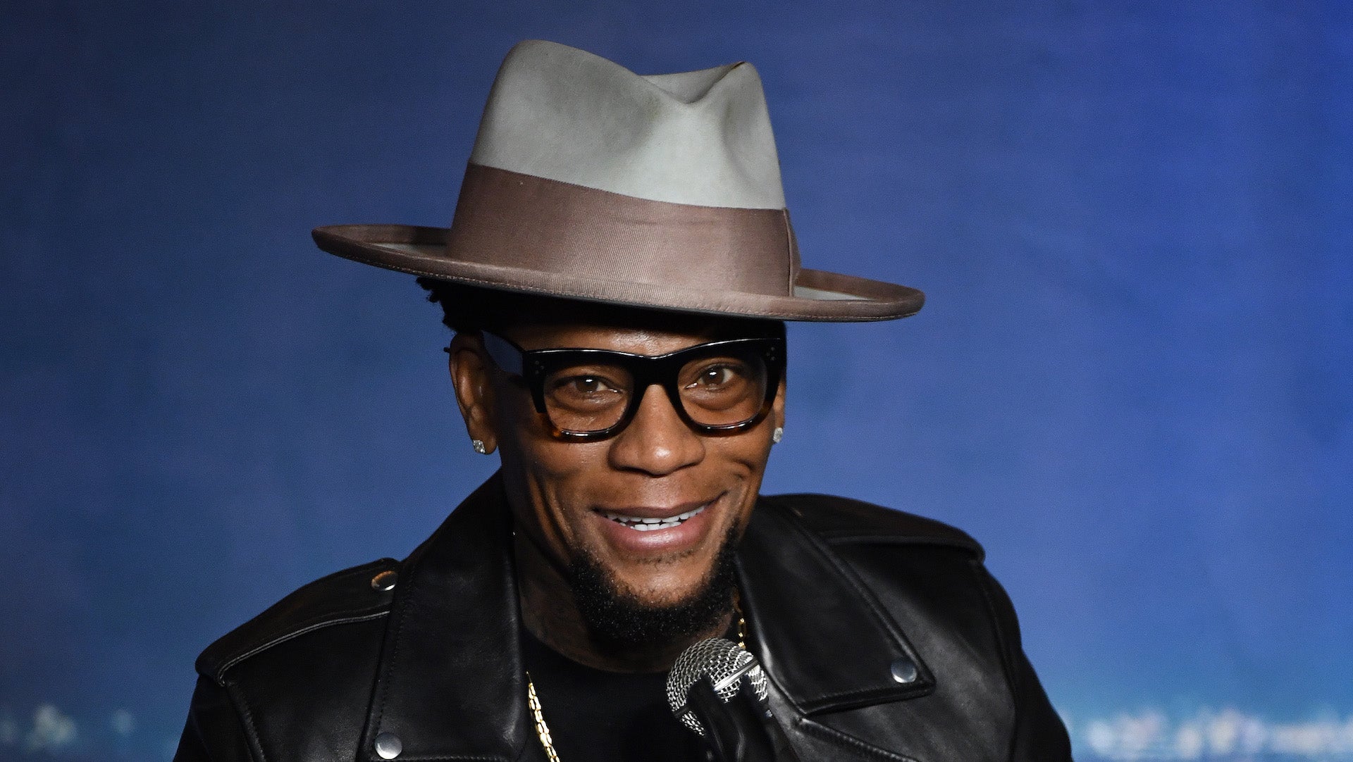 DL Hughley Tests Positive For COVID-19 After Passing Out On Stage