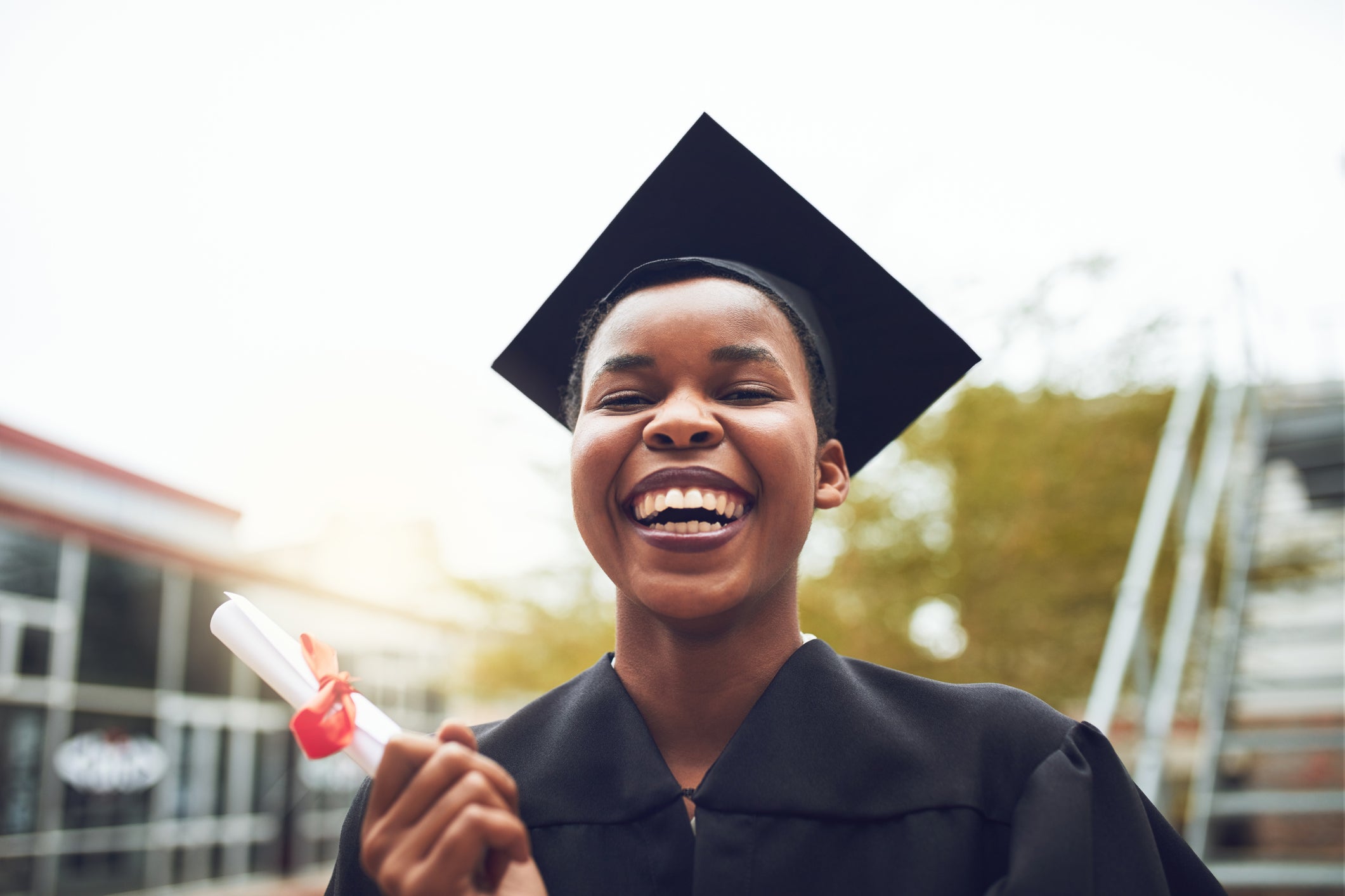 10 Unique Gifts You Can Send To Any Graduate