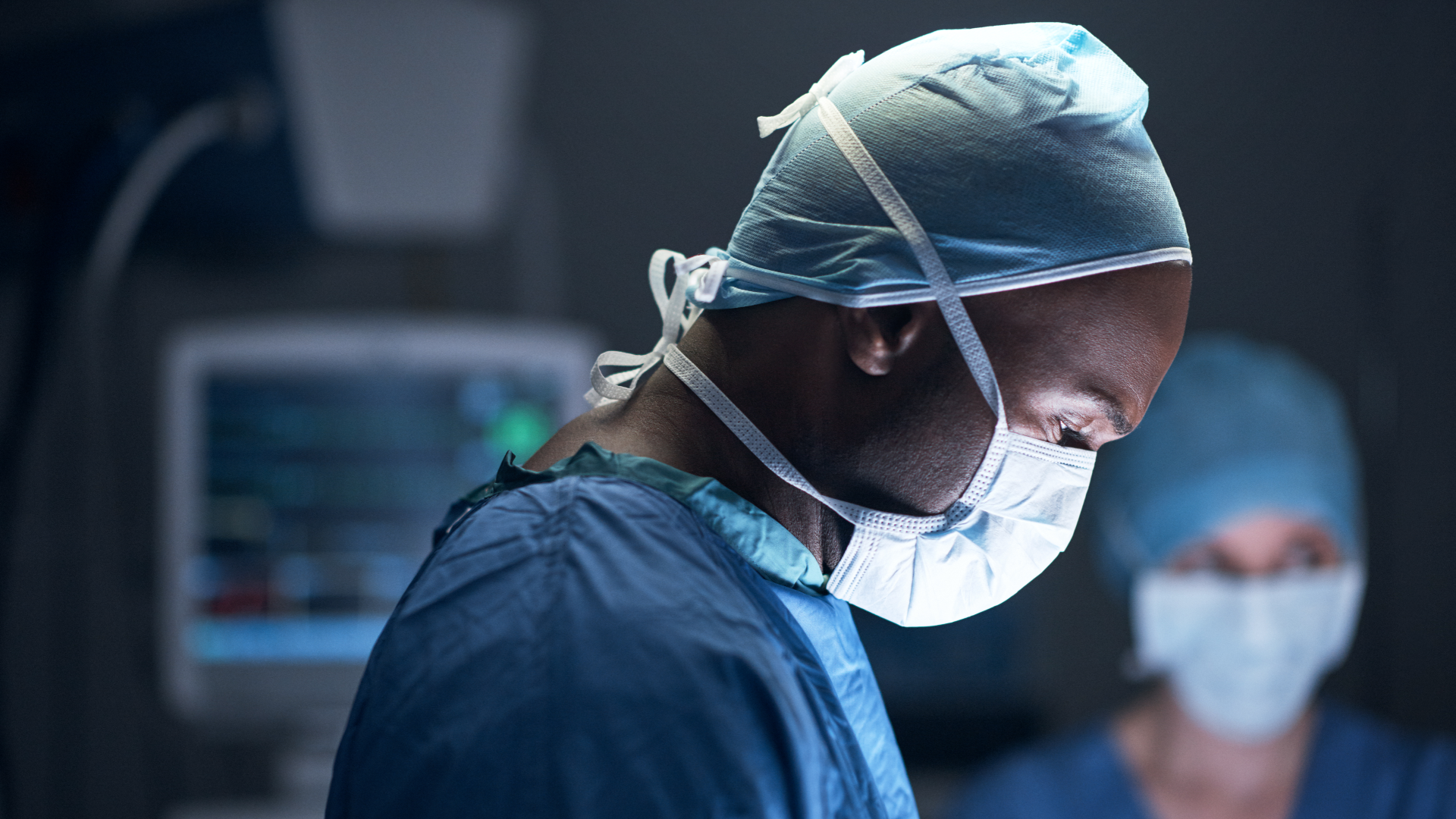 Black Surgeon Braids Patient's Natural Hair Before Surgery