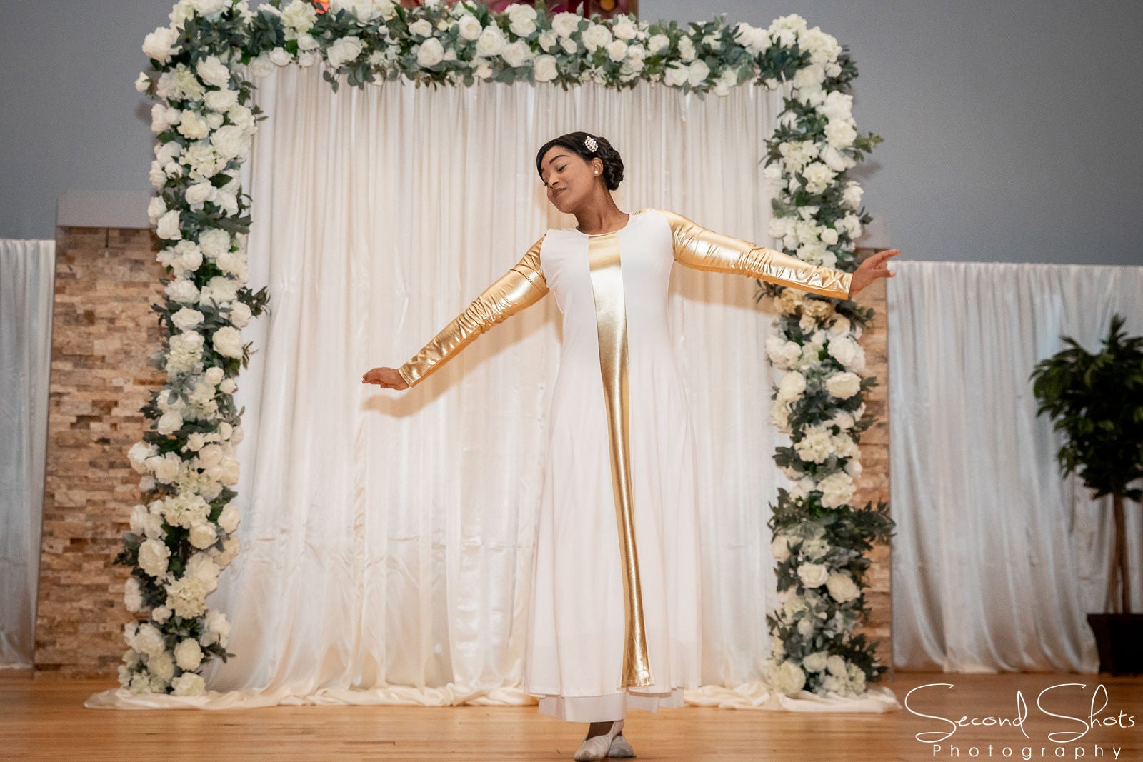 Bridal Bliss: The Roses Were Oh So Red At Krystal And Billy's Romantic Texas Wedding