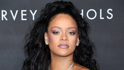 Rihanna Explains Why It May Be A Wrap For Makeup Wipes