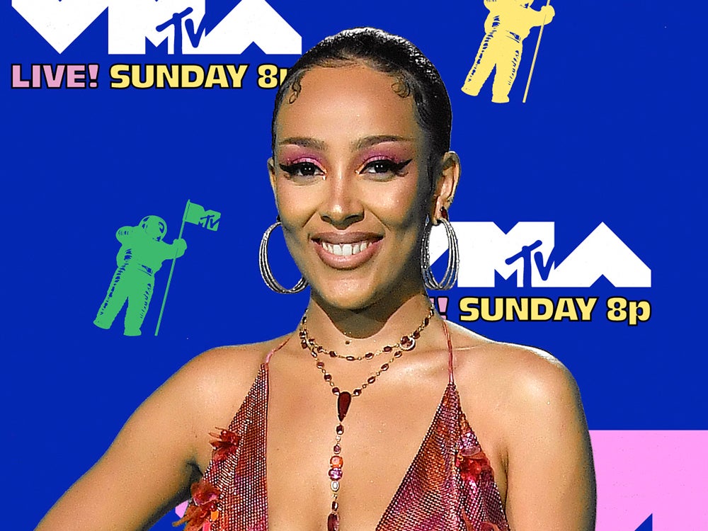 Doja Cat Wears Versace To The 2020 MTV VMAs