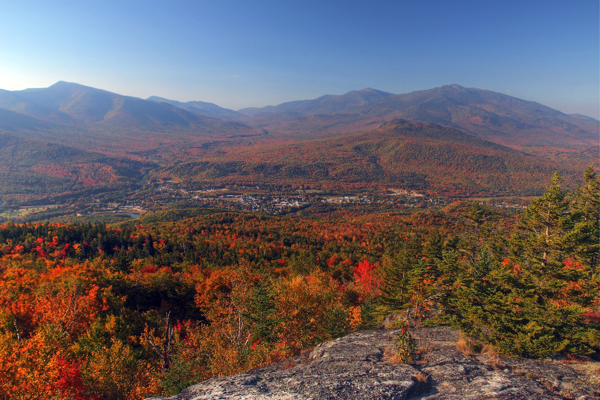 10 Places To See The Best Fall Foliage In 2020