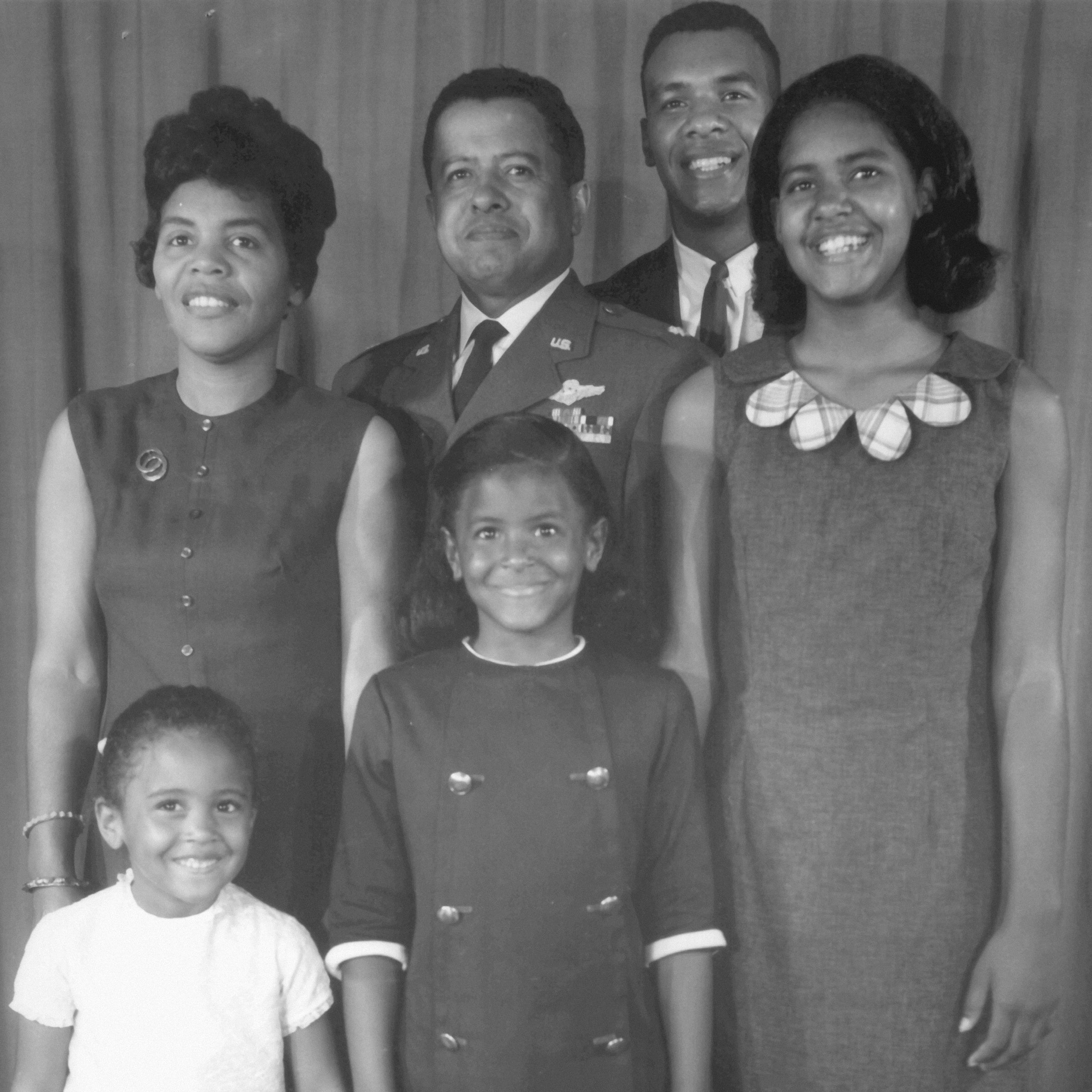 Robin Roberts Honors The Legacy Of Her Father And The Tuskegee Airmen In New Documentary