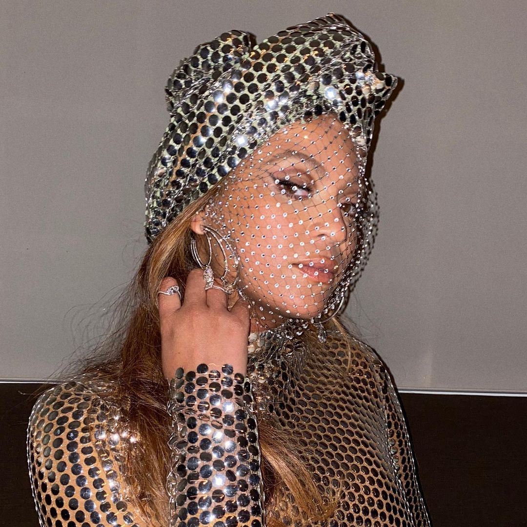 Beyoncé Shows Off A New Way To Wear A Face Mask