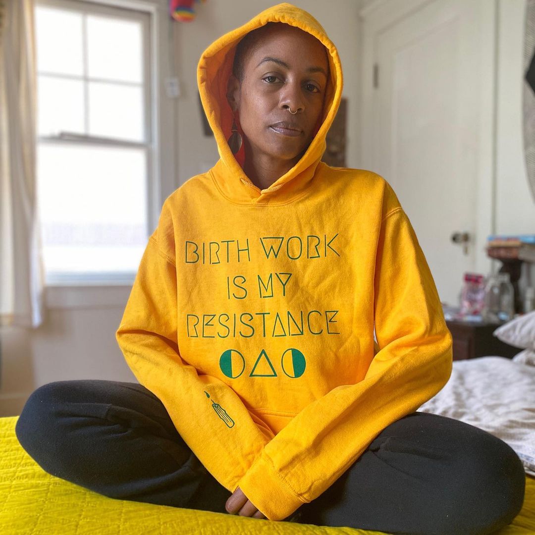 9 Black Doulas And Midwives To Follow Now — Whether You're Expecting Or Not