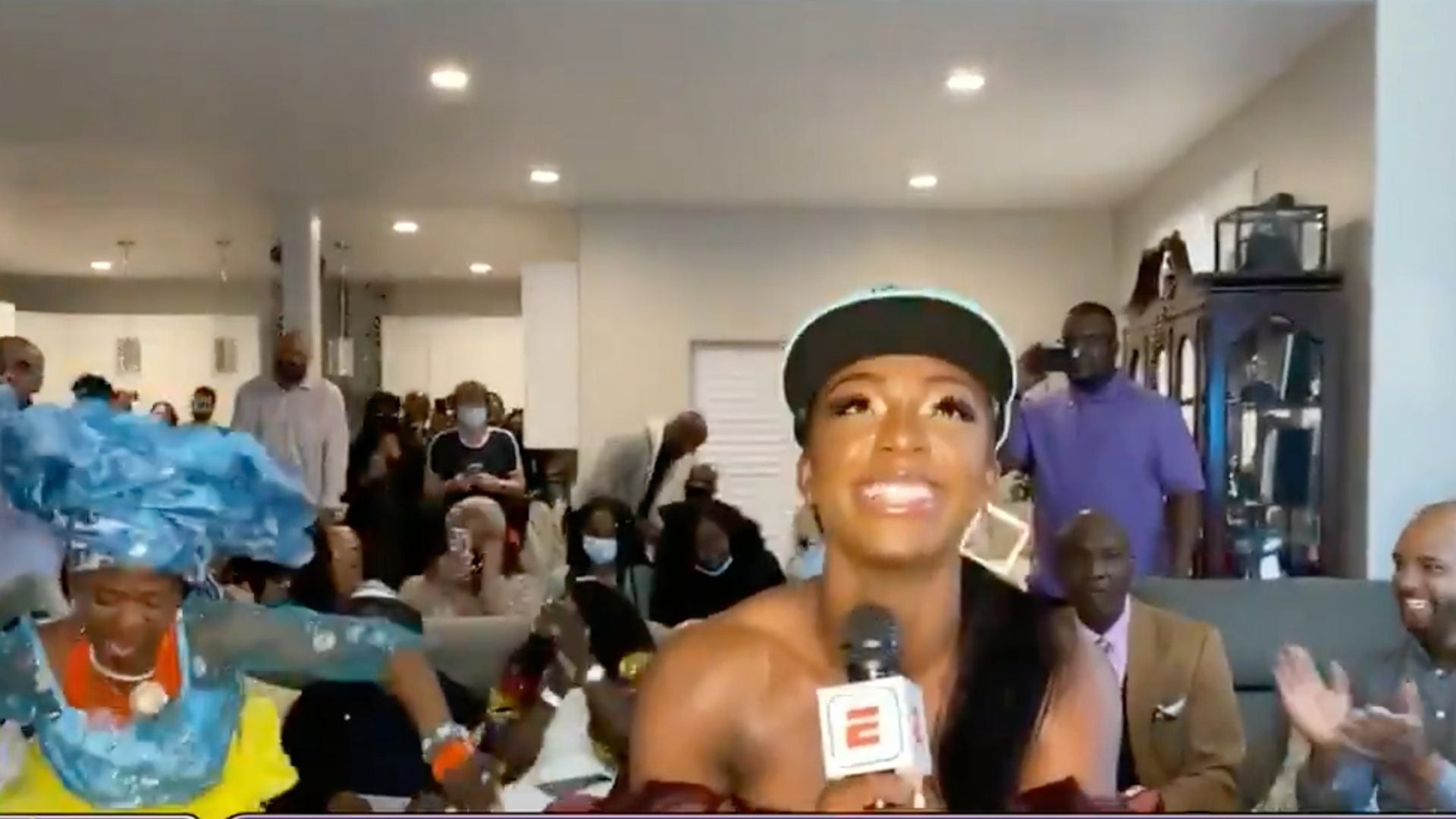 Michaela Onyenwere's Grandma Went Viral For Being A Whole Vibe During The WNBA Draft