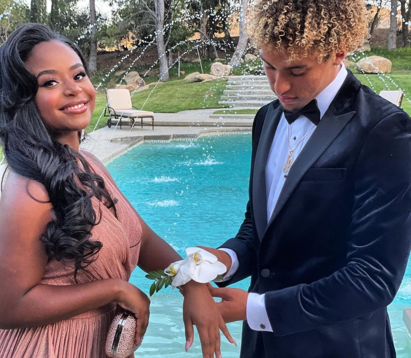 Cedric The Entertainer Is A Proud Dad As Daughter Lucky Stuns At Senior Prom