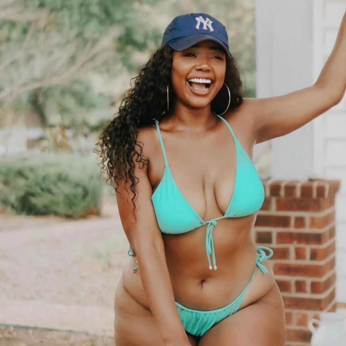 Plus-Size Model Sydney Bell Wants Women To Know That Every Body Is A "Bikini Body"