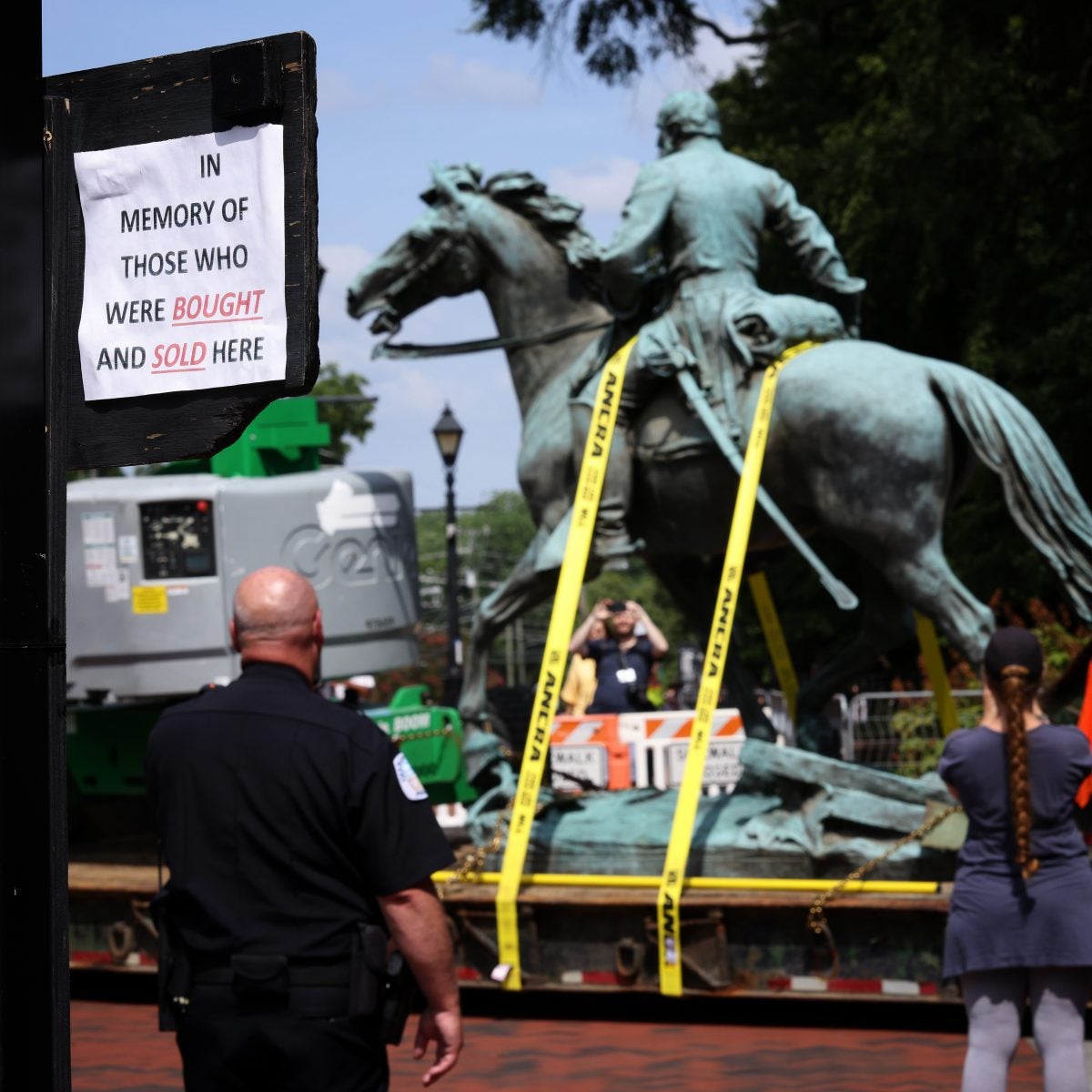 Charlottesville Removes Confederate Statues