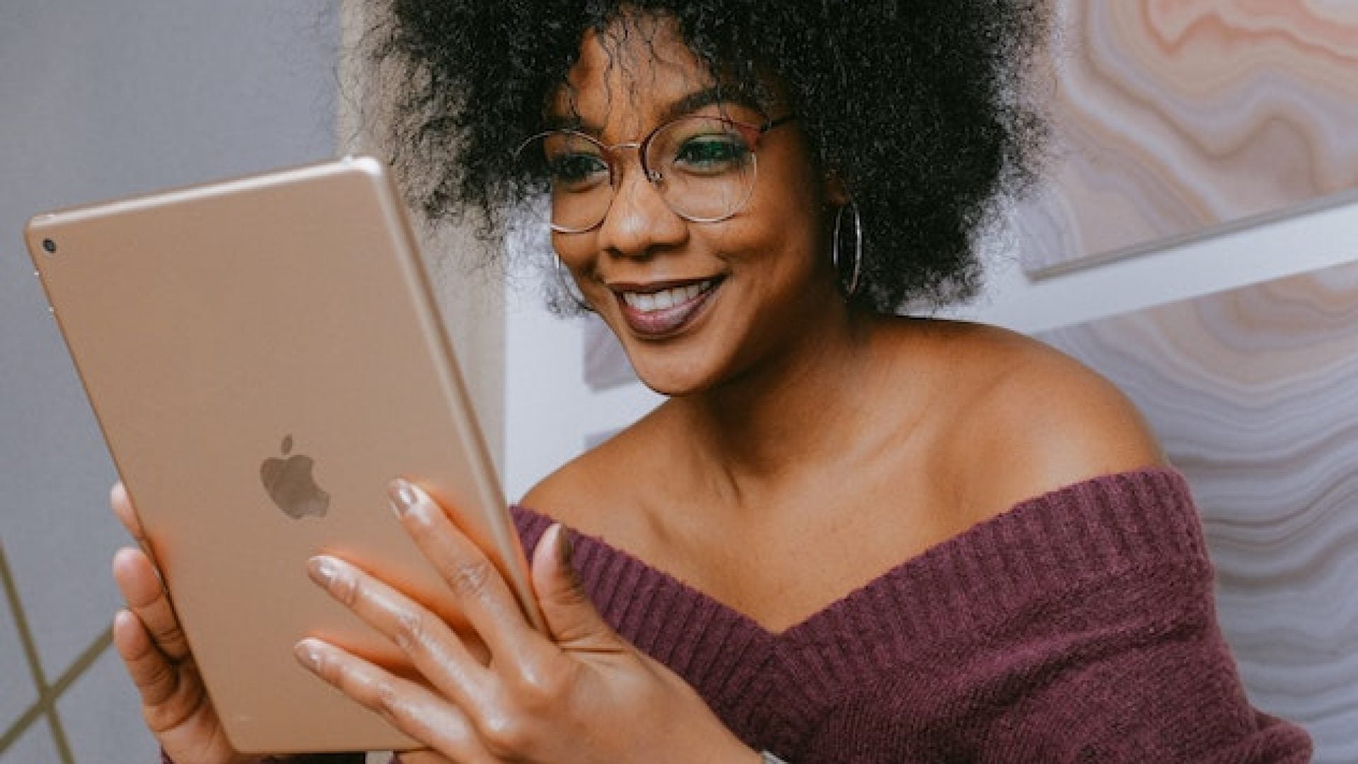 Get Your Reading Back On Track With This Highly Rated App