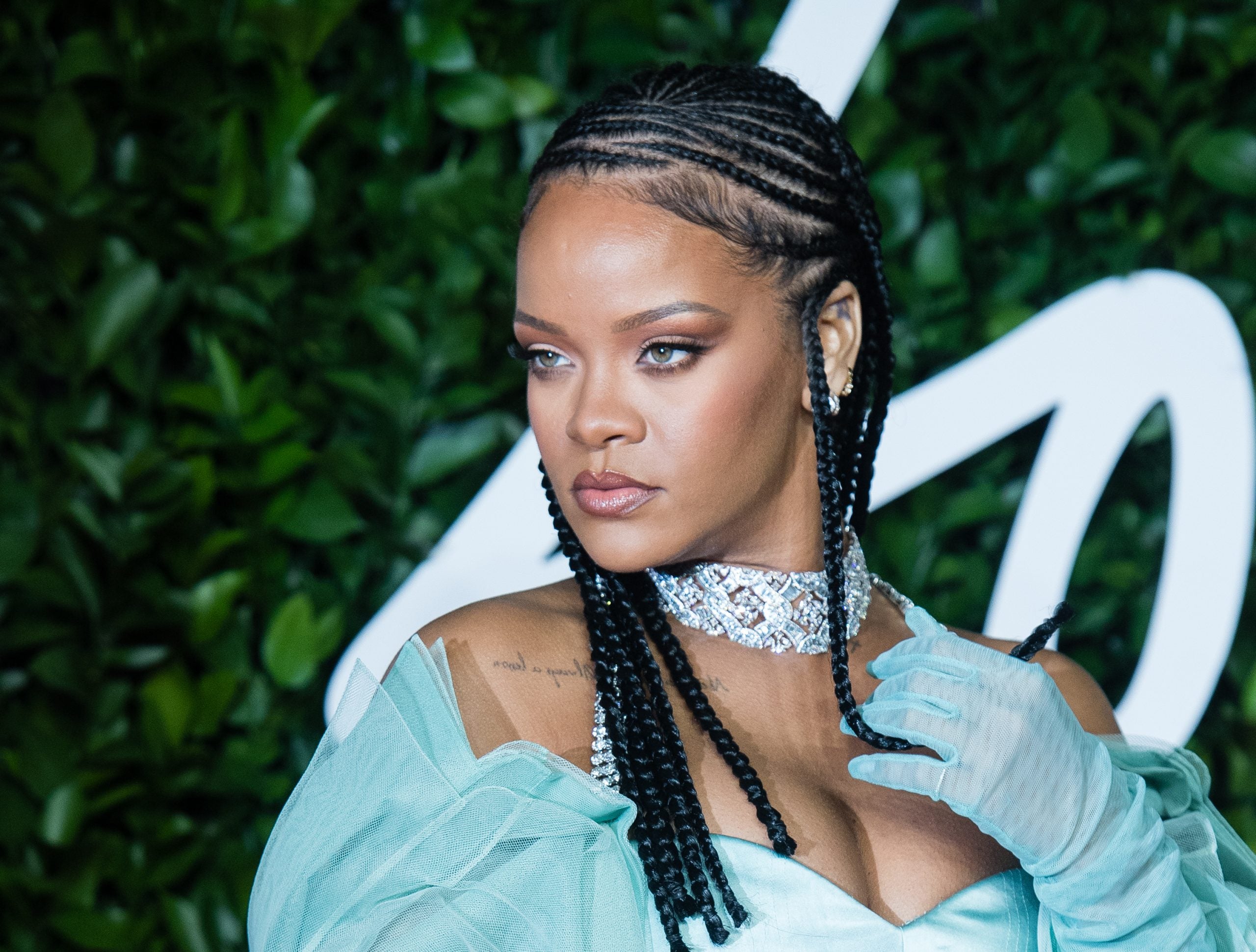 Rihanna Is Officially A Billionaire