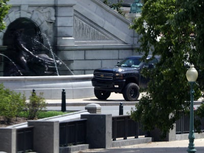 Bomb Threat Reported Near Library of Congress; Suspect Surrenders