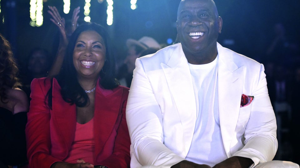 Magic Johnson Surprised Cookie With A Private Concert By Frankie Beverly & Maze For Their 30th Anniversary