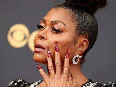 Celebrities With Lovely Long Nails At The Emmy Awards