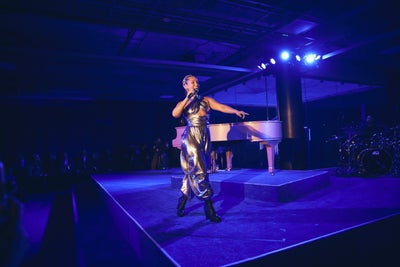 Alicia Keys And The Mercedes-Benz EQS, The Brand’s First Electric Vehicle, Shine During  Concert Experience