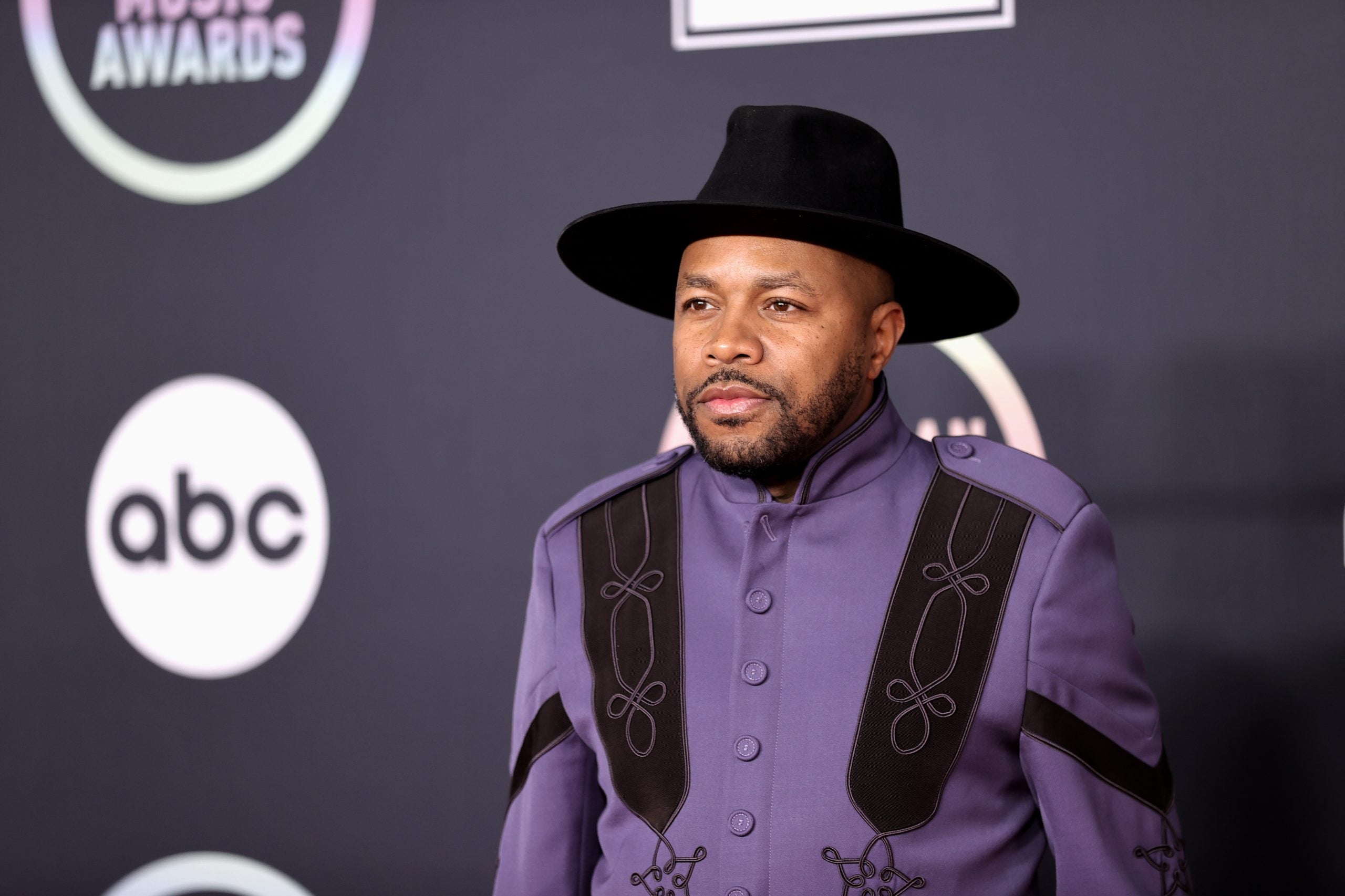 Starz Light Up The 2021 AMA's Red Carpet