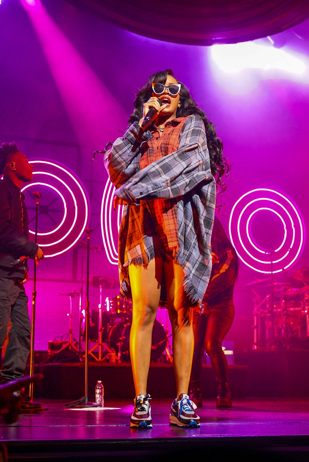 H.E.R. Headlines Apollo After Debuting There At 9 Years Old And Brings A Young Talent With Her