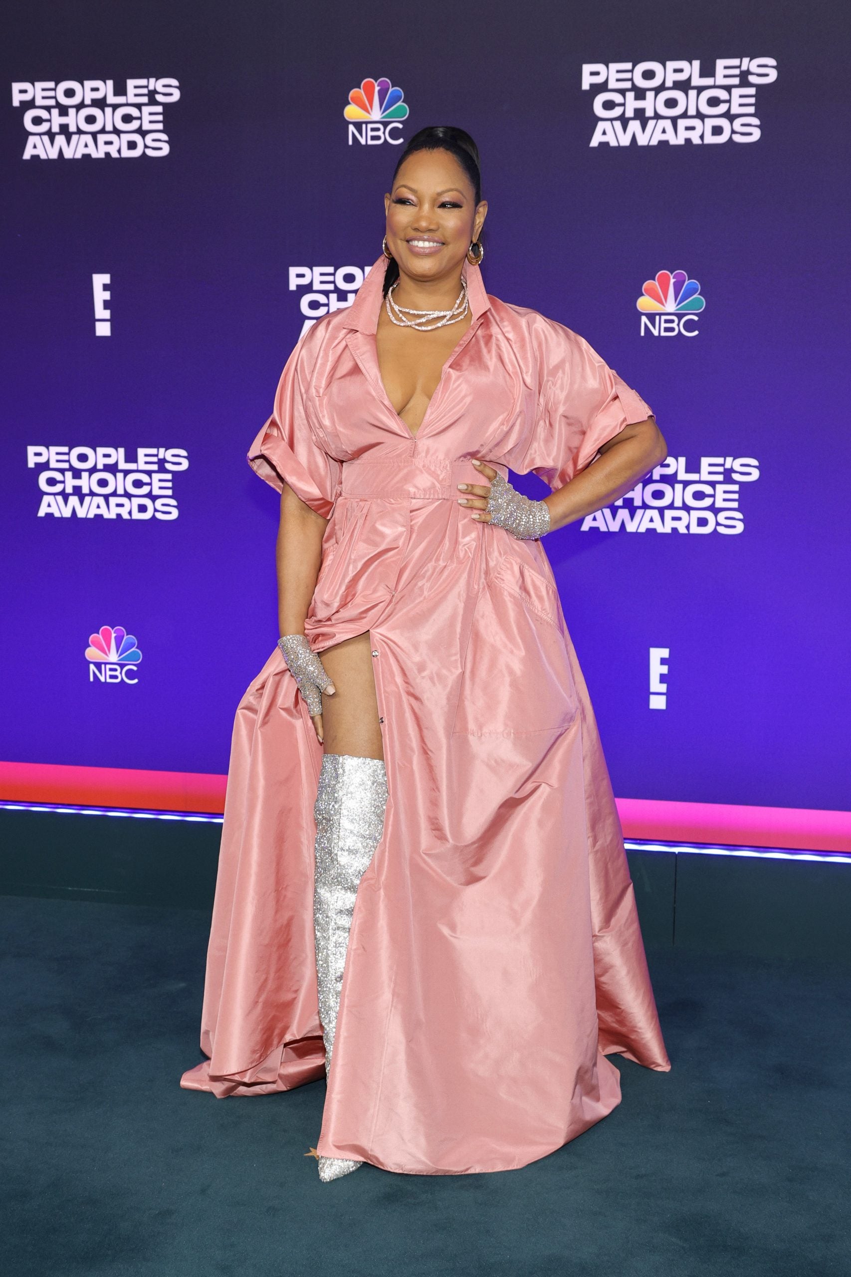 Stars Dazzled On The Red Carpet Of The 2021 E! People's Choice Awards