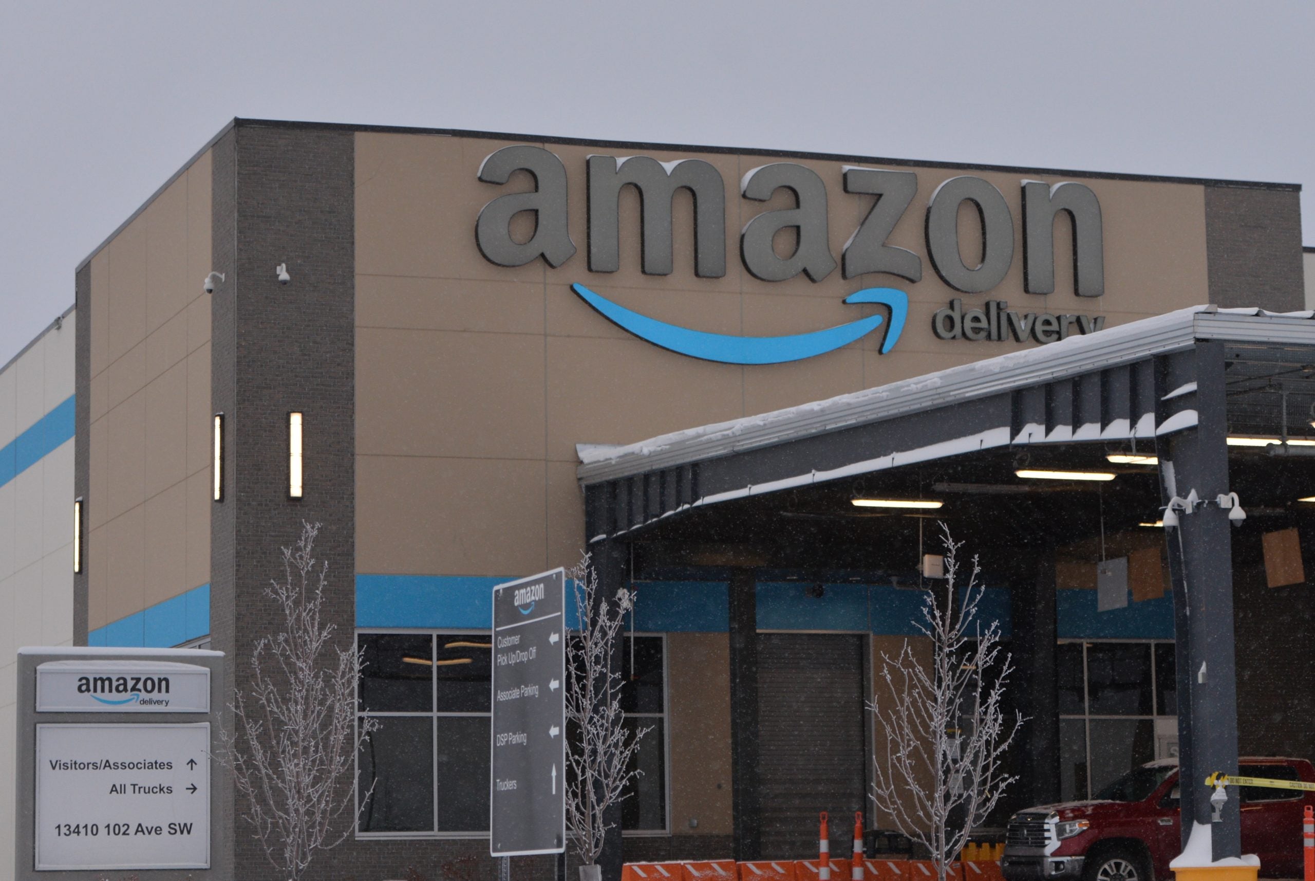 Two Alabama Amazon Workers Died Hours Apart After Denied Sick-Leave, Workers Speak Out